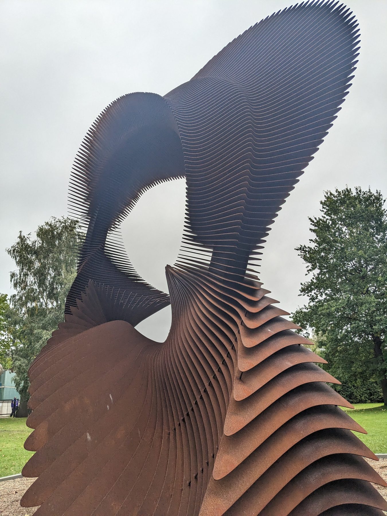 Toroid von Jan Dostál in einer hohen Gesamtansicht.