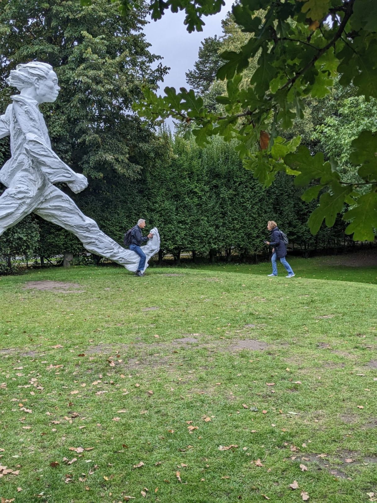 Kunstaustellung Schlaeswig-Holstein - die große NordArt in Büdelsdorf bei Rendsburg mit Platz für große Skupturen im Park