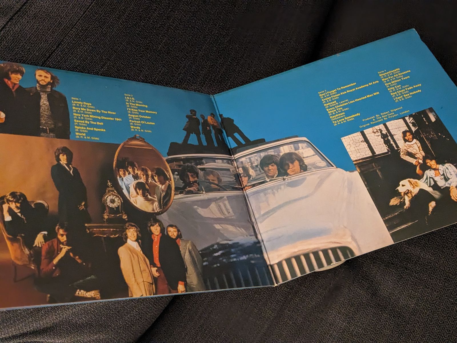 Innenseite von Bee Gees Best mit Bandfotos und der Titelliste der vier Plattenseiten, Pop der Bee Gees