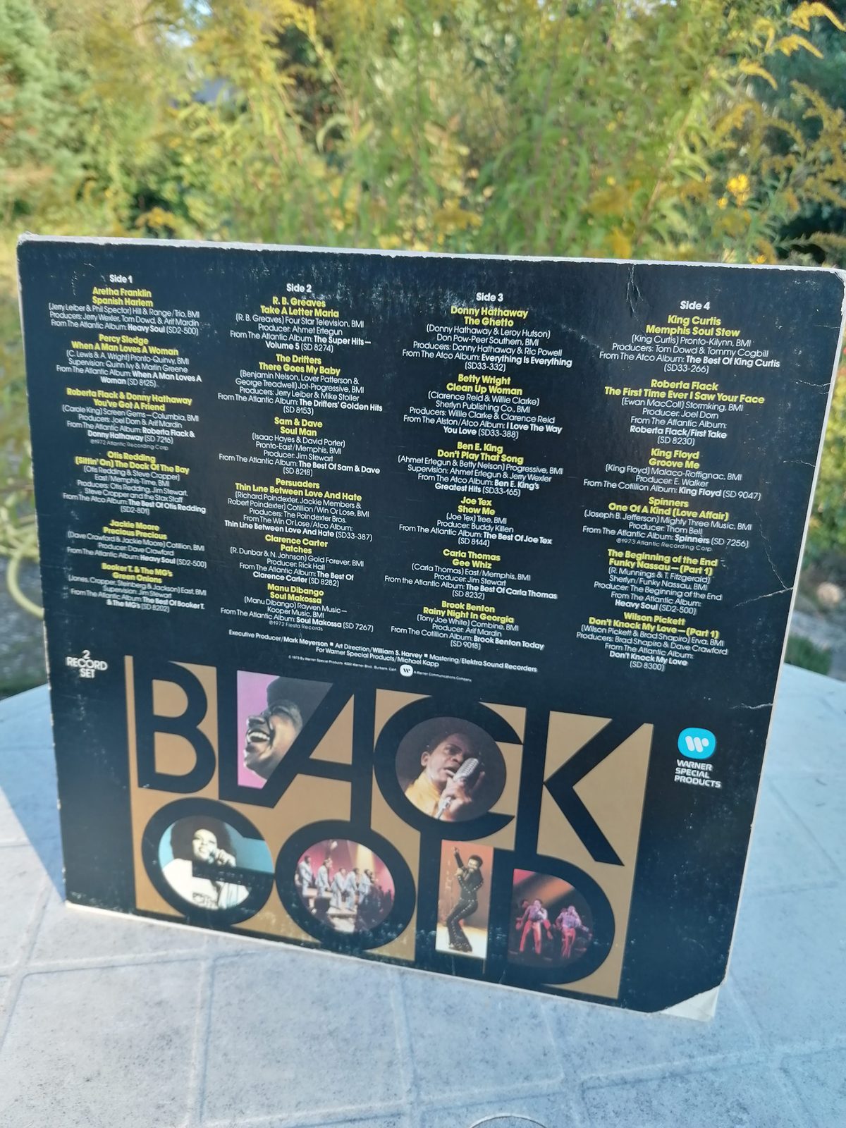 Rückseite des Doppelalbums Black Gold – 24 Carats mit den Titeln und Credits aller vier Plattenseiten sowie großem goldenen Black-Gold-Schriftzug