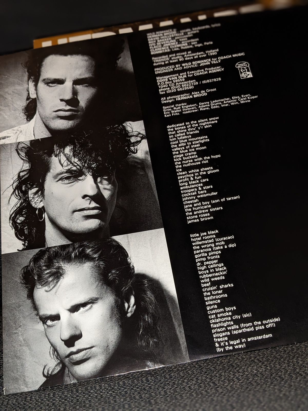 Innenhülle von Freeze mit Schwarzweiß-Porträts, Besetzung und Texten der Wild Romance um Herman Brood, Rock und Blues