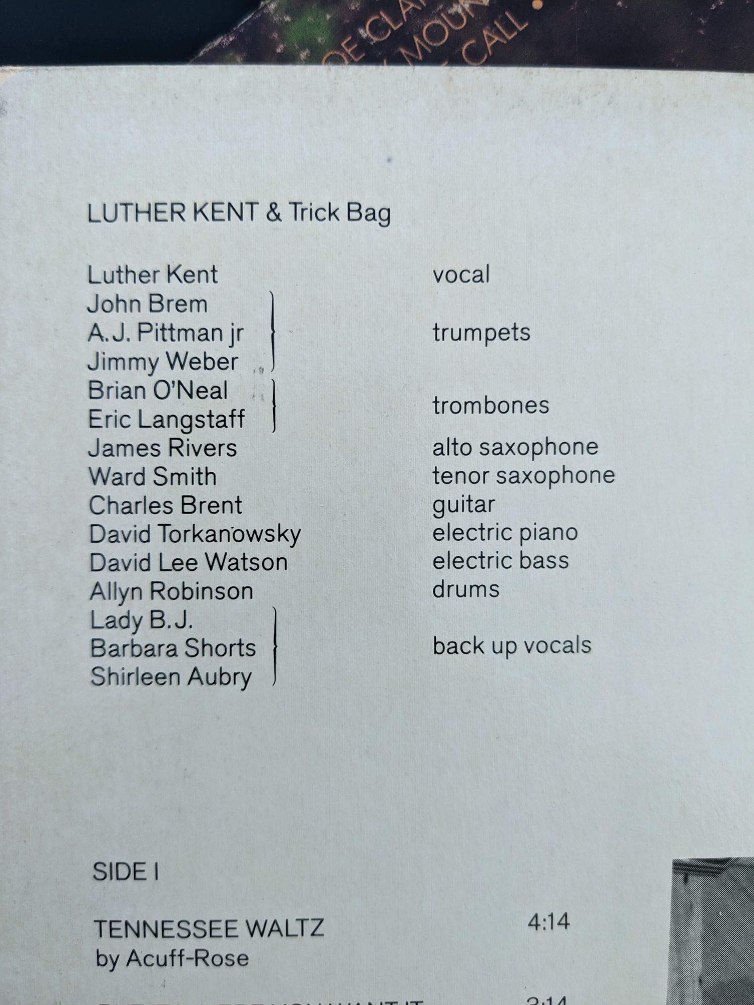 Nahaufnahme der Musikerliste auf der LP-Rückseite mit Luther Kent sowie Trompeten, Posaunen, Saxophonen, Gitarre, Piano, Bass, Schlagzeug und Backgroundgesang.