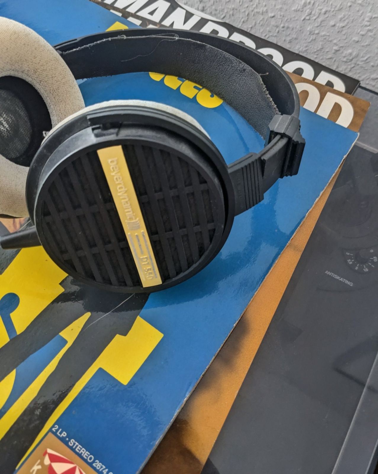Schallplattenspieler Thorens und Kopfhörer Beyerdynamic
